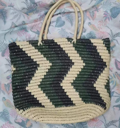 Elegant håndvevd strandveske av naturpapir