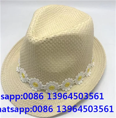 Fedora lue med liten blomst