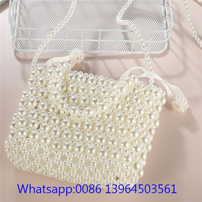 Håndlaget White Pearl Beaded Bag