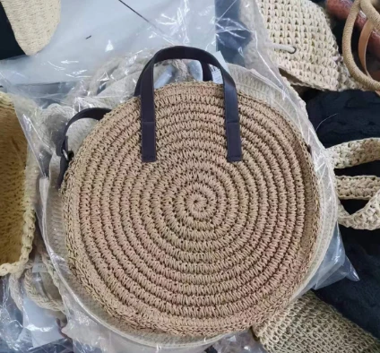 Rund liten brun jente crossbody bag