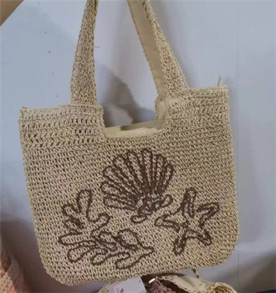 Heklet skulderveske av papir med broderimønster