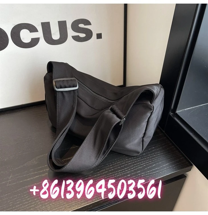 Woman Nylon Crossboday Bag suppliers